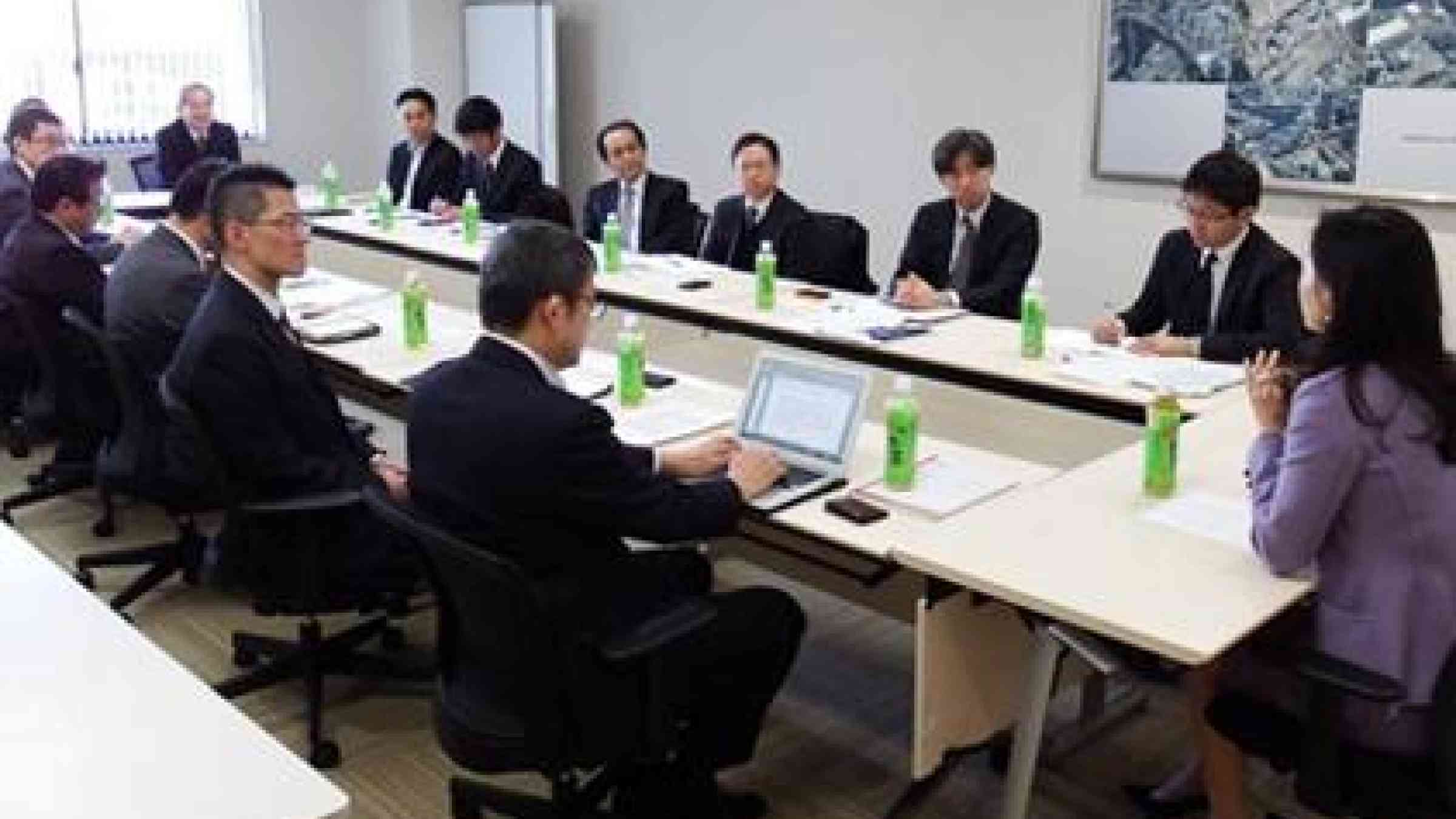 Sandra Wu (far right), Chairperson and CEO of Kokusai Kogyo Co. Ltd. and Chair of UNISDR's Private Sector Advisory Group., and Ms. Yuki Matsuoka, UNISDR,  provided briefing on UNISDR initiatives as the members discussed how they can contribute towards the WCDRR. (Photo: UNISDR/Yuki Matsuoka)